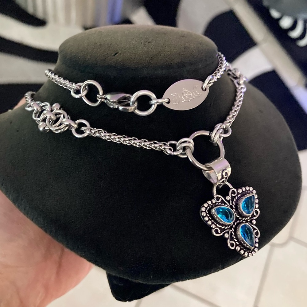 925 sterling silver overlay blue topaz triangle Celtic knot maille necklace - Picture 13 of 13